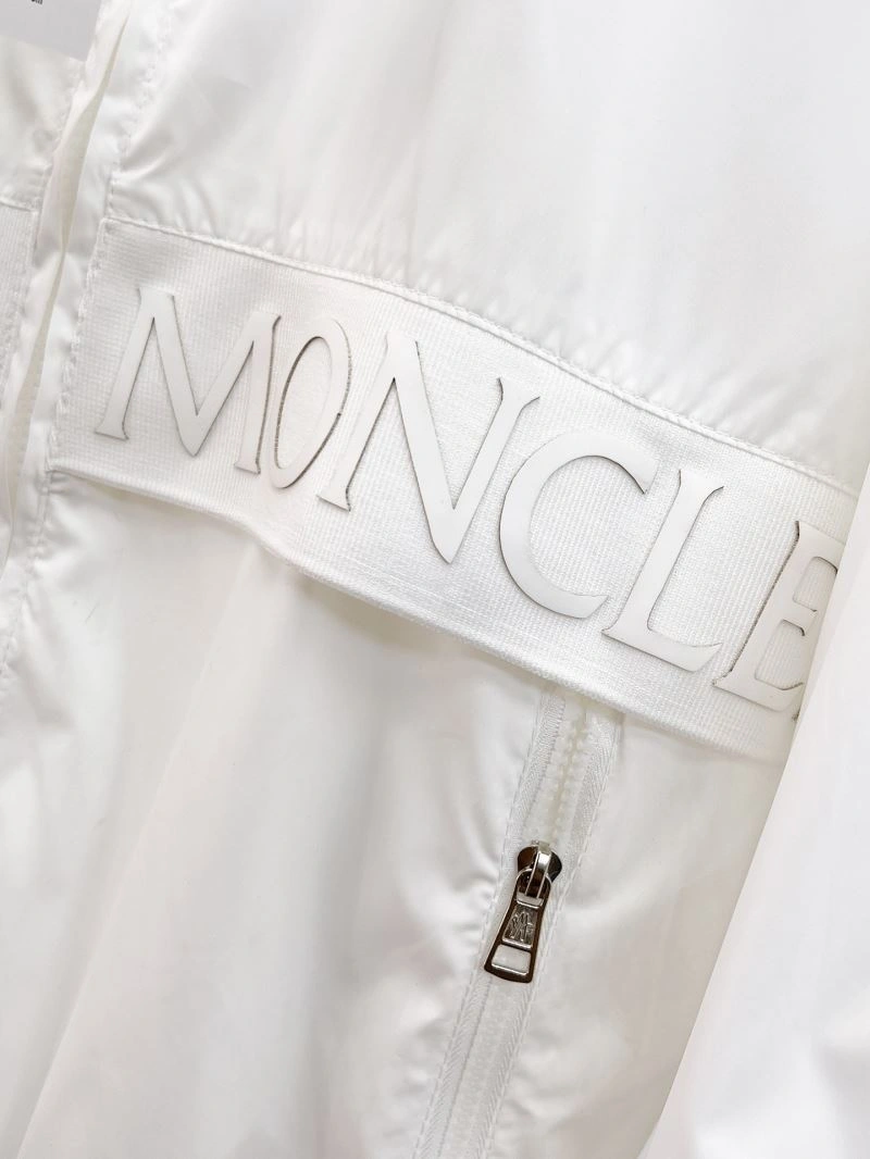Moncler Outwear WaterResistant 141839