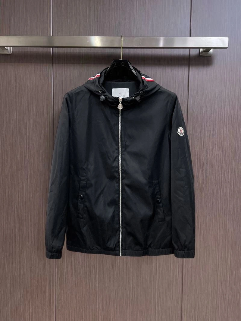Sleek Moncler Outwear 141831