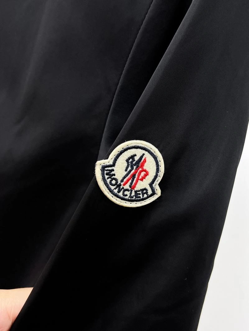Sleek Moncler Outwear 141831