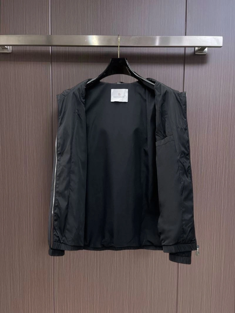 Sleek Moncler Outwear 141831