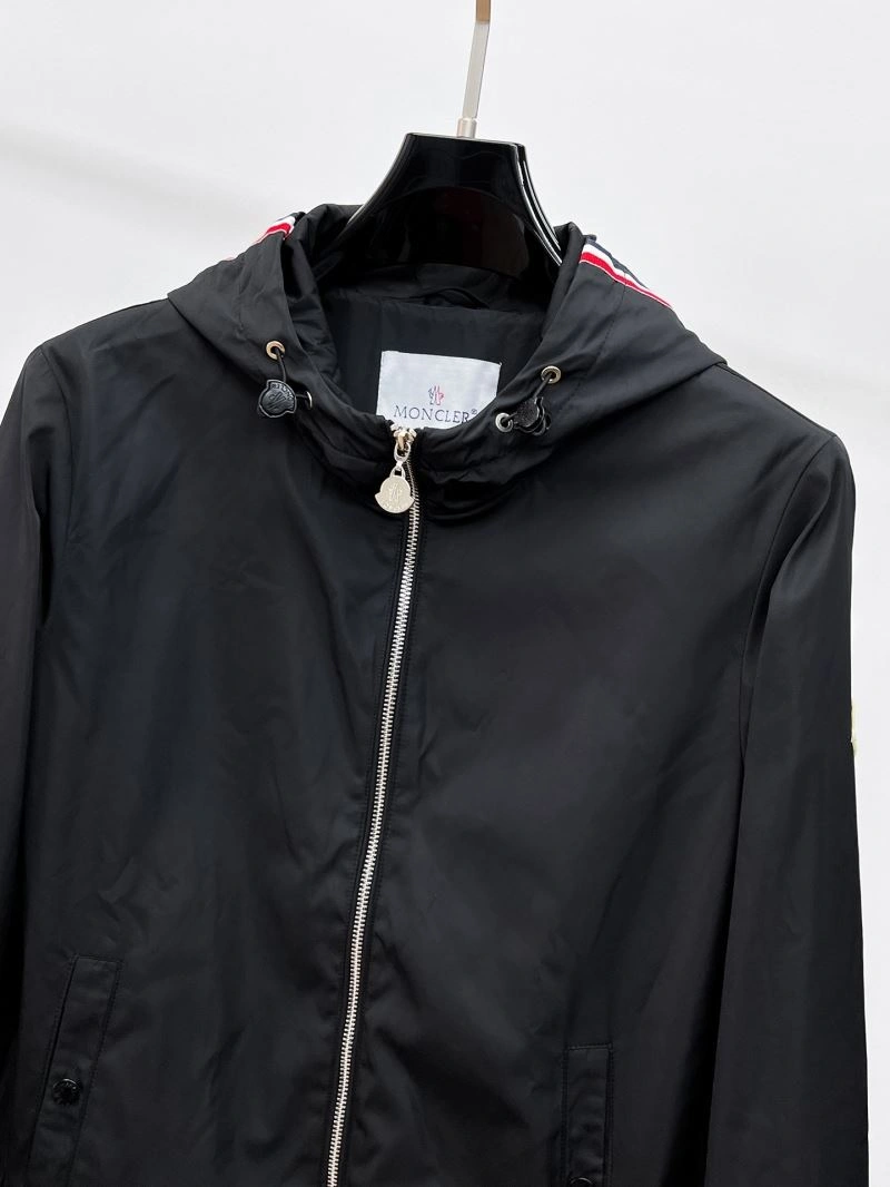 Sleek Moncler Outwear 141831