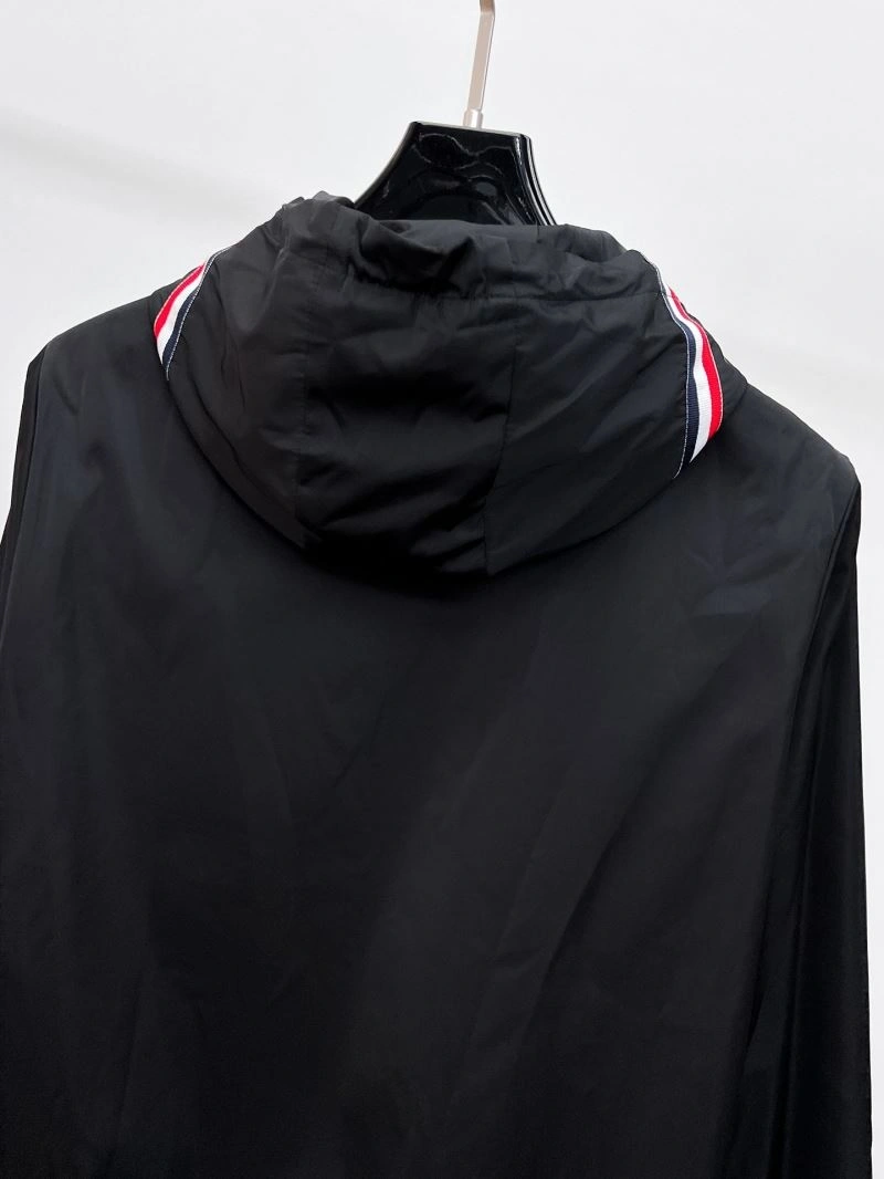 Sleek Moncler Outwear 141831
