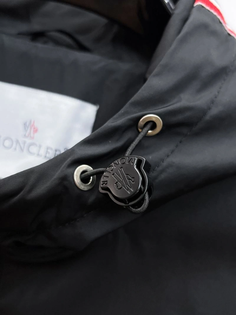 Sleek Moncler Outwear 141831