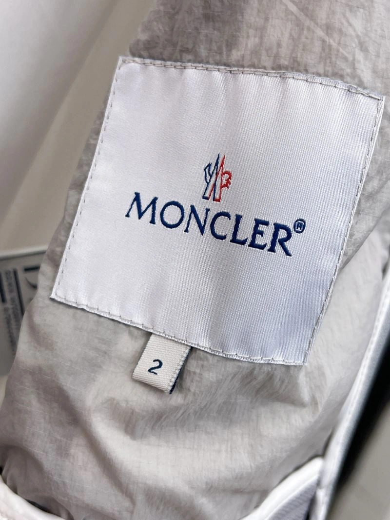 Upgraded Moncler Outwear 141824