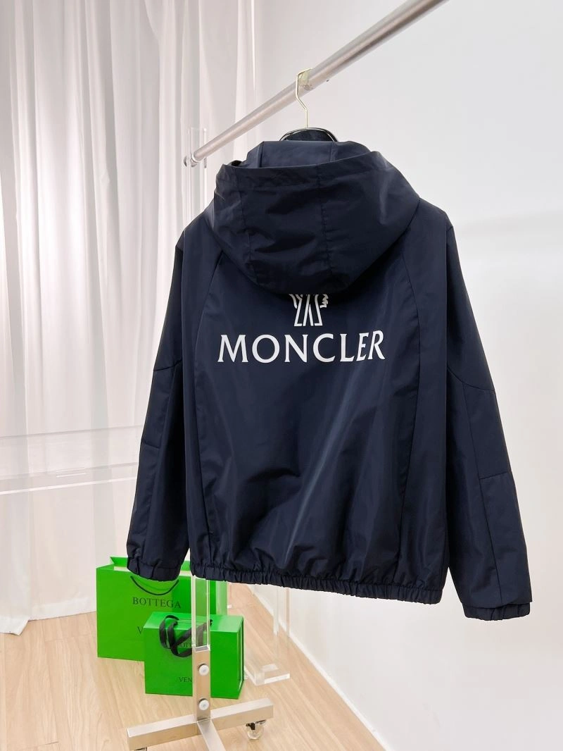 Moncler Outwear Fashionable 141835