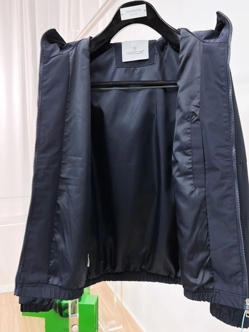 Moncler Outwear Fashionable 141835