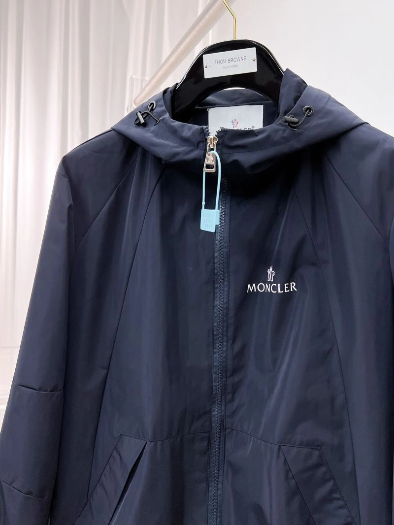 Moncler Outwear Fashionable 141835