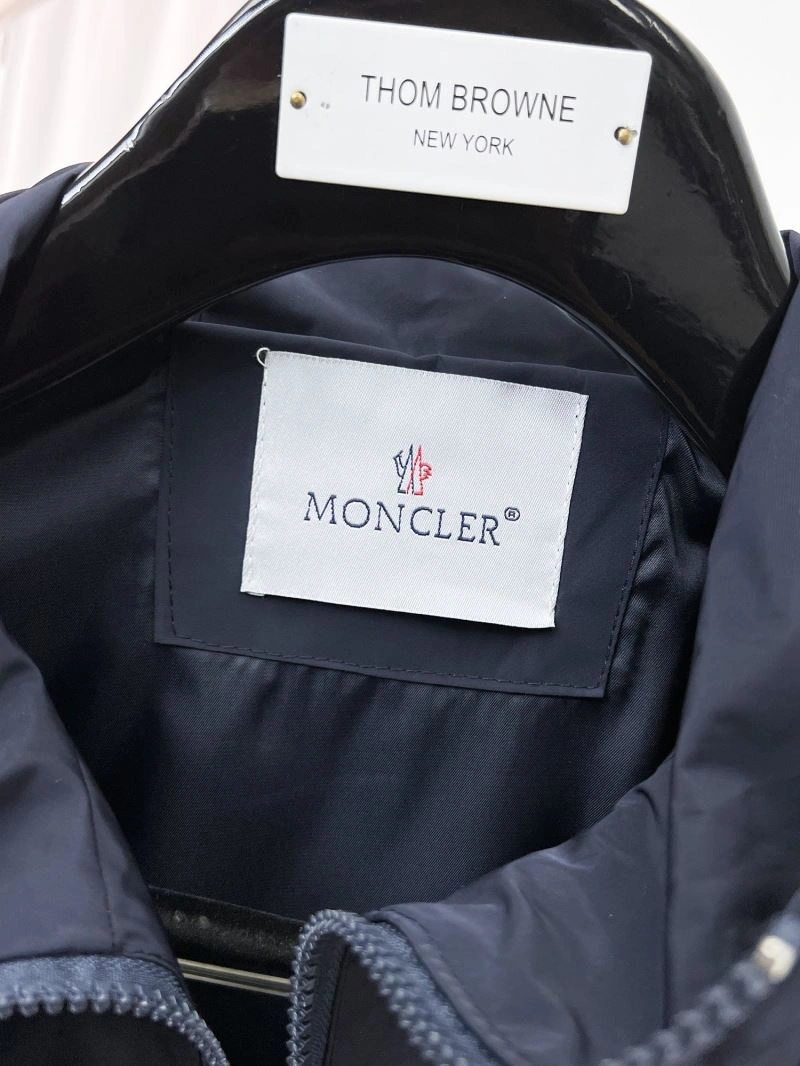 Moncler Outwear Fashionable 141835