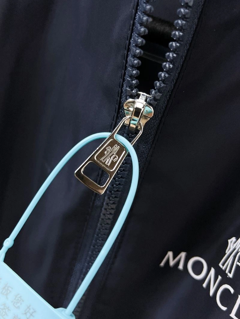 Moncler Outwear Fashionable 141835