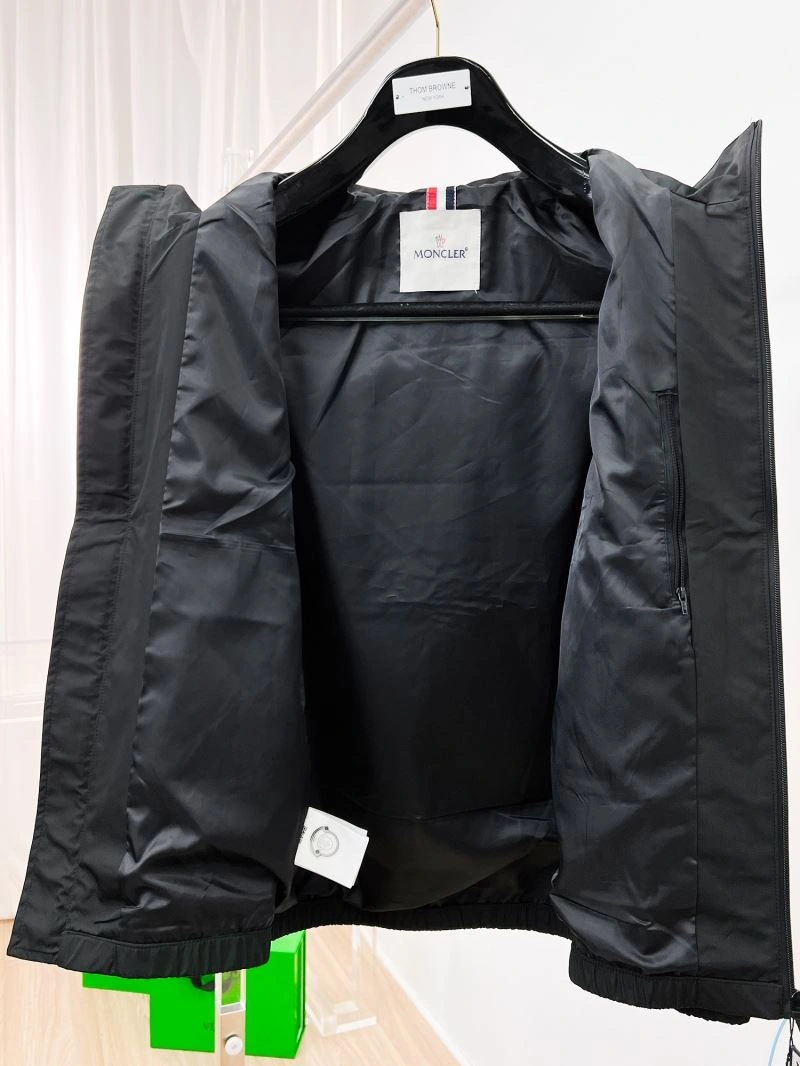 TechFriendly Moncler Outwear 141843