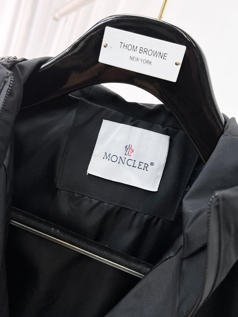 Moncler Outwear Sustainable 141836