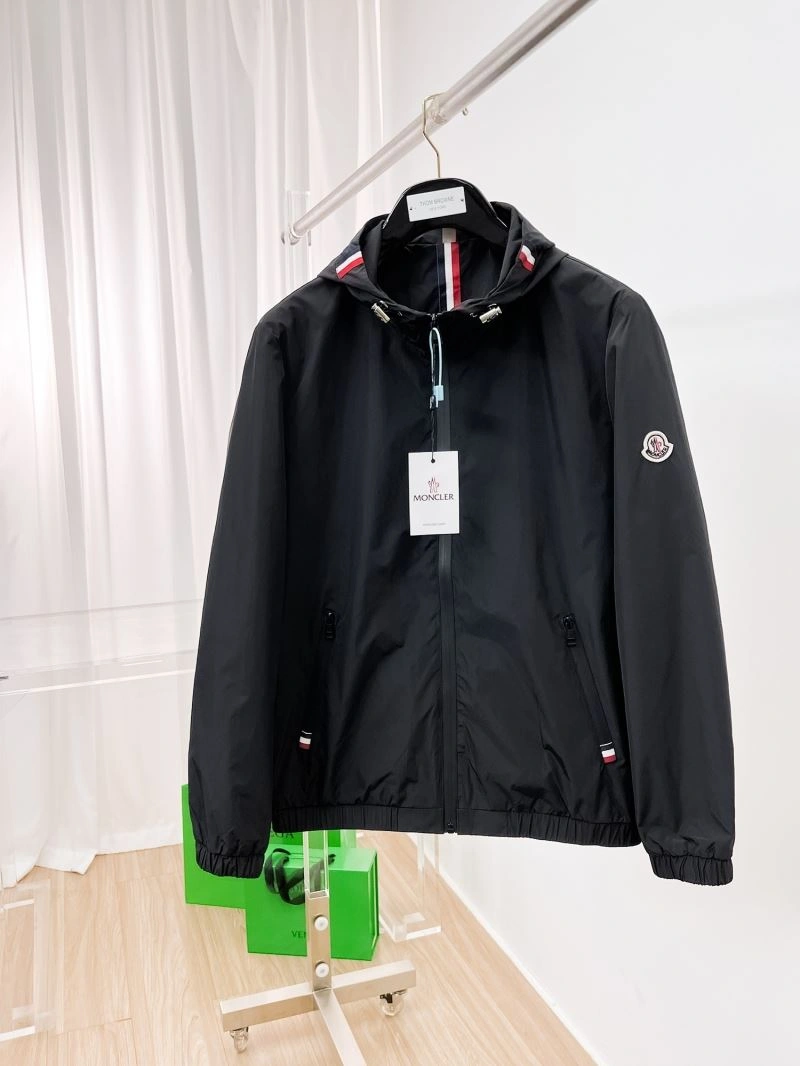 Trendsetting Moncler Outwear 141832