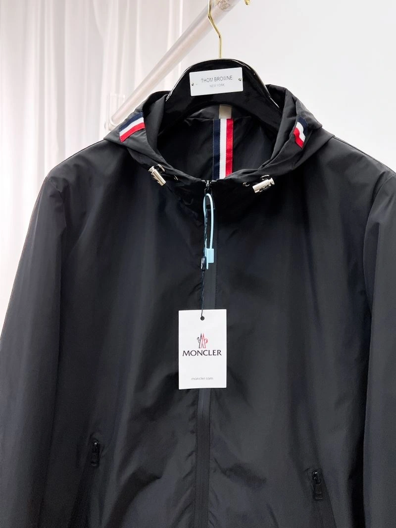 Trendsetting Moncler Outwear 141832
