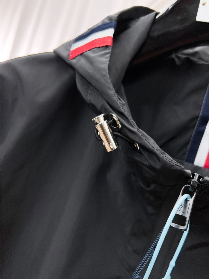 Trendsetting Moncler Outwear 141832