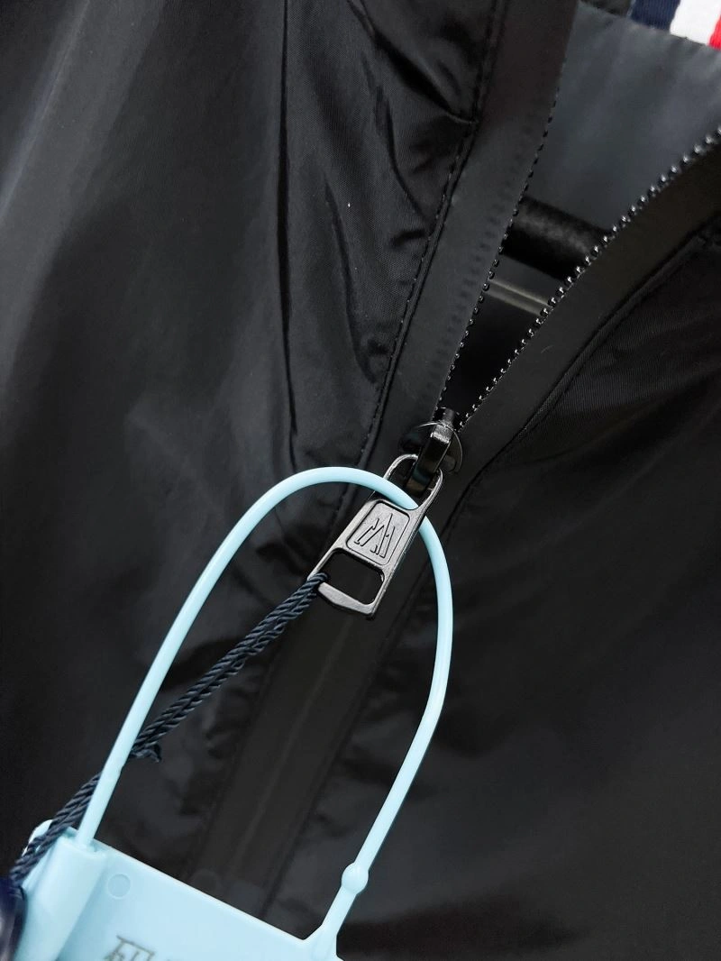 Trendsetting Moncler Outwear 141832