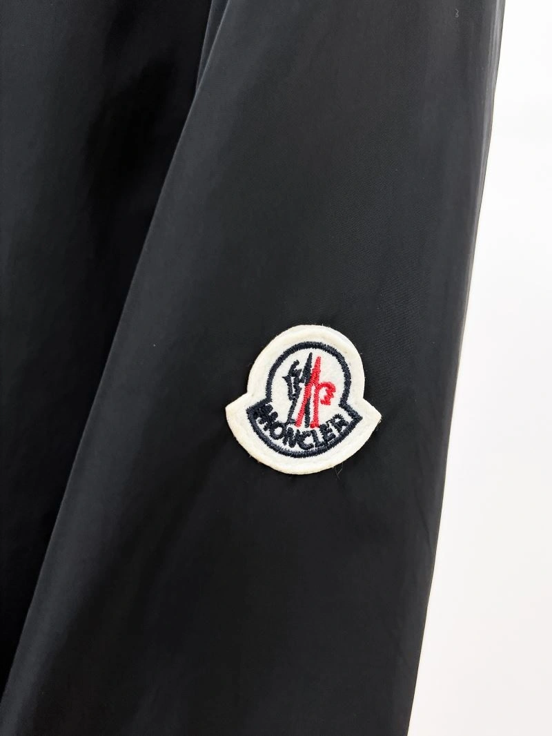 Trendsetting Moncler Outwear 141832