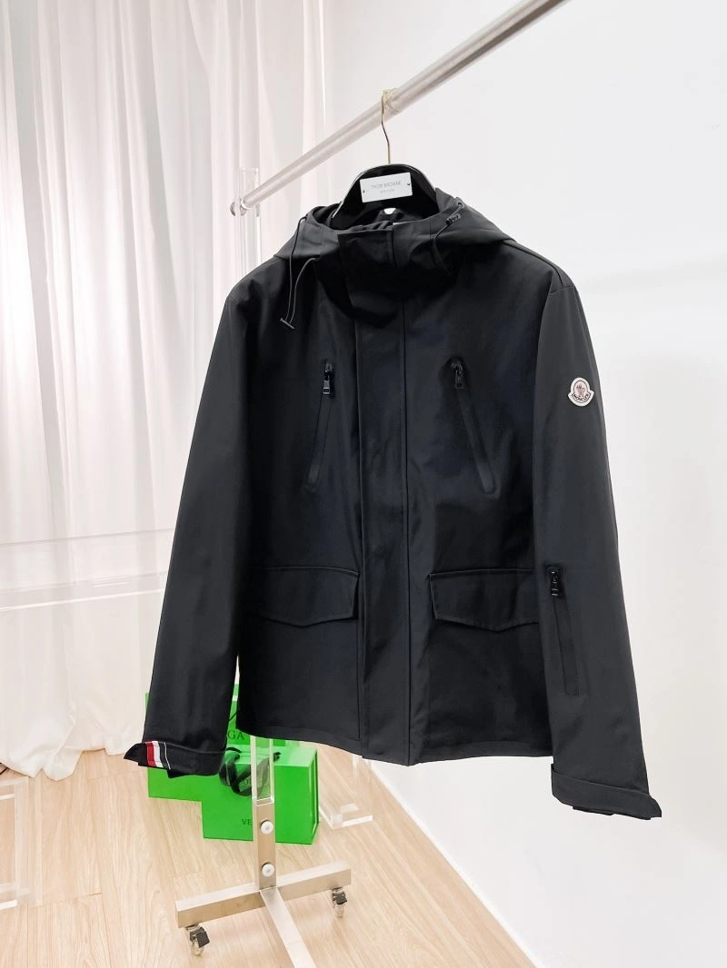 Bright Moncler Outwear 141844