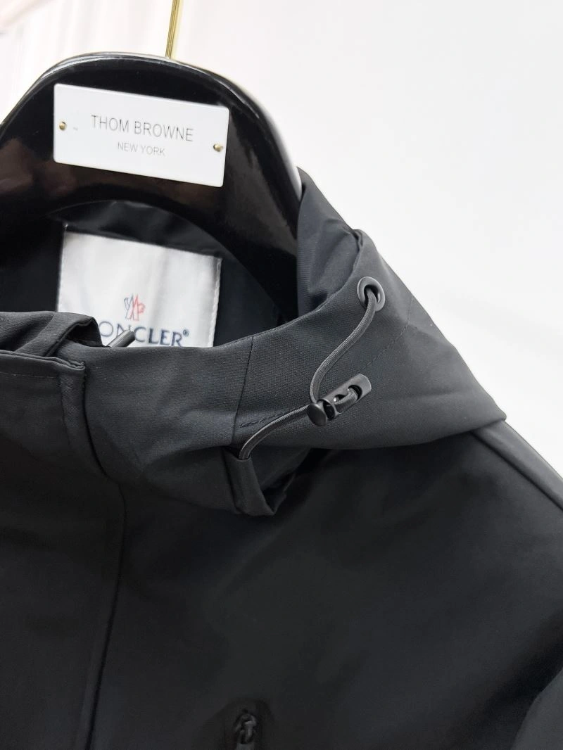 Bright Moncler Outwear 141844