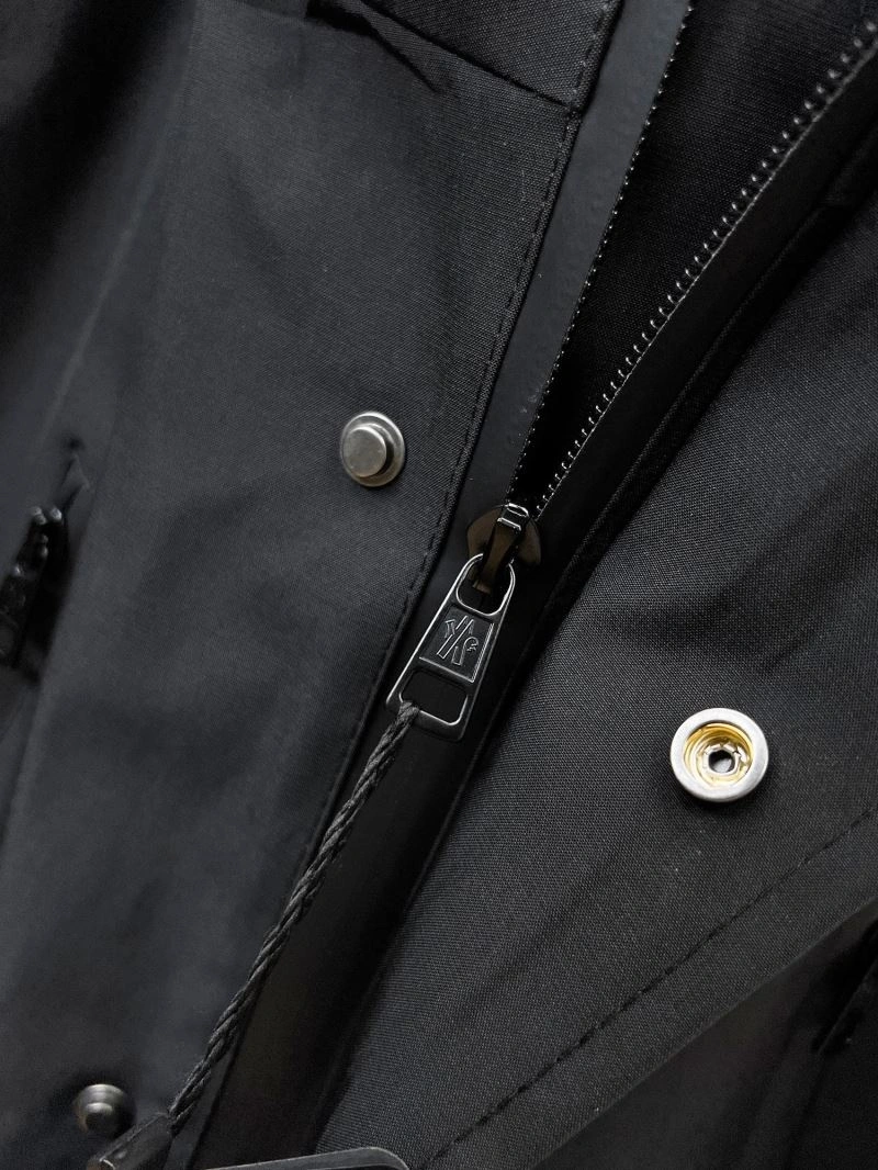 Bright Moncler Outwear 141844