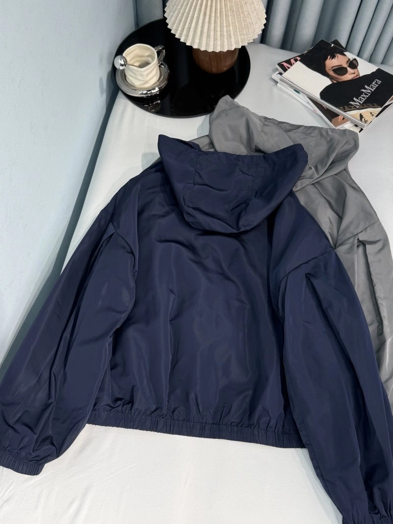 Moncler Outwear Chic 139680