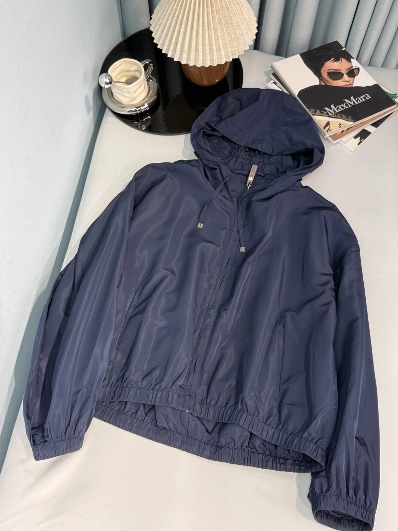 Moncler Outwear Chic 139680