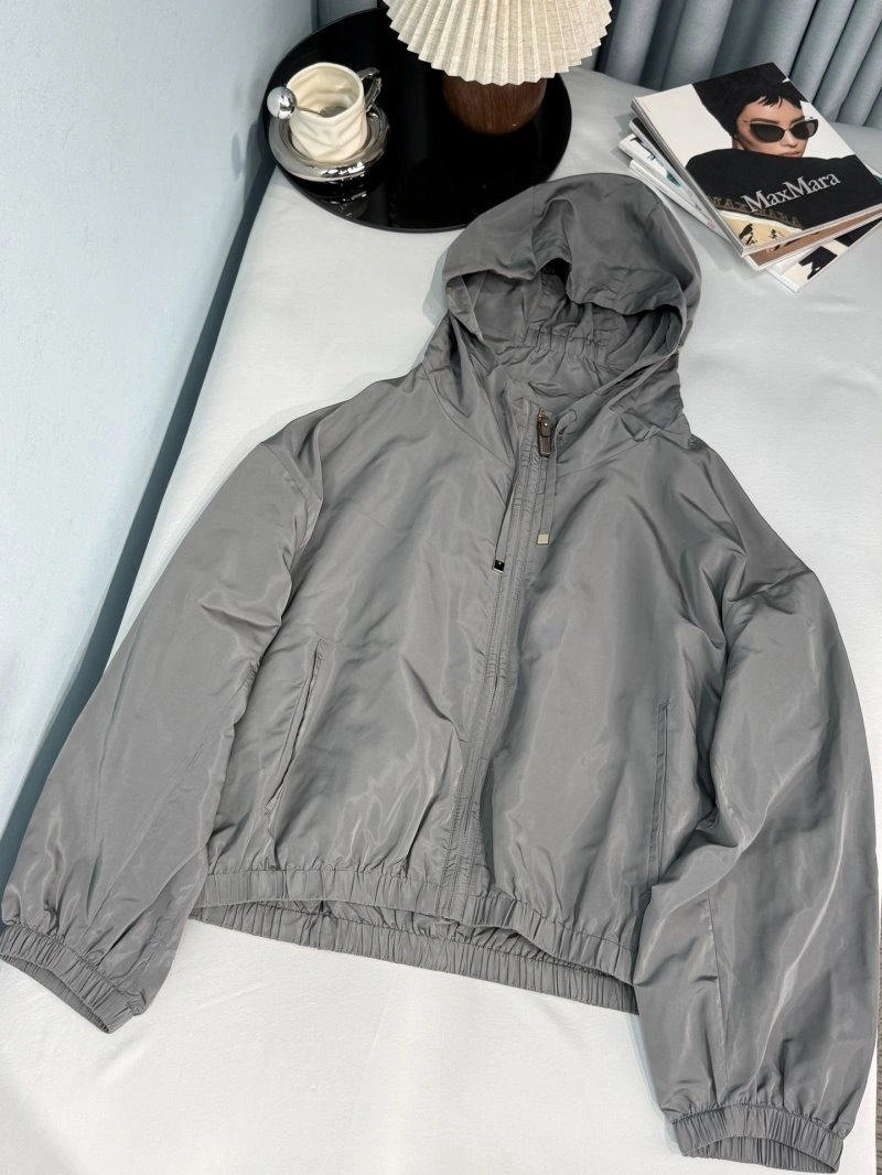 Moncler Outwear Chic 139680