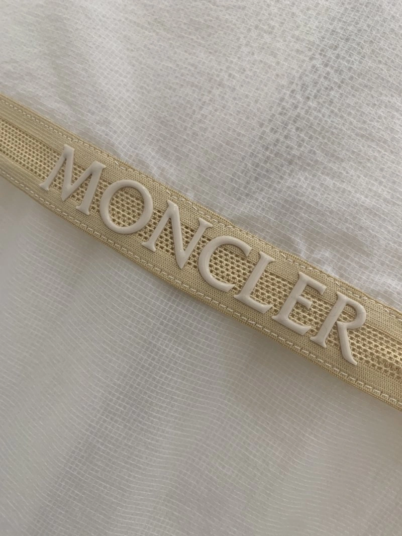 Moncler Outwear Flexible 139820