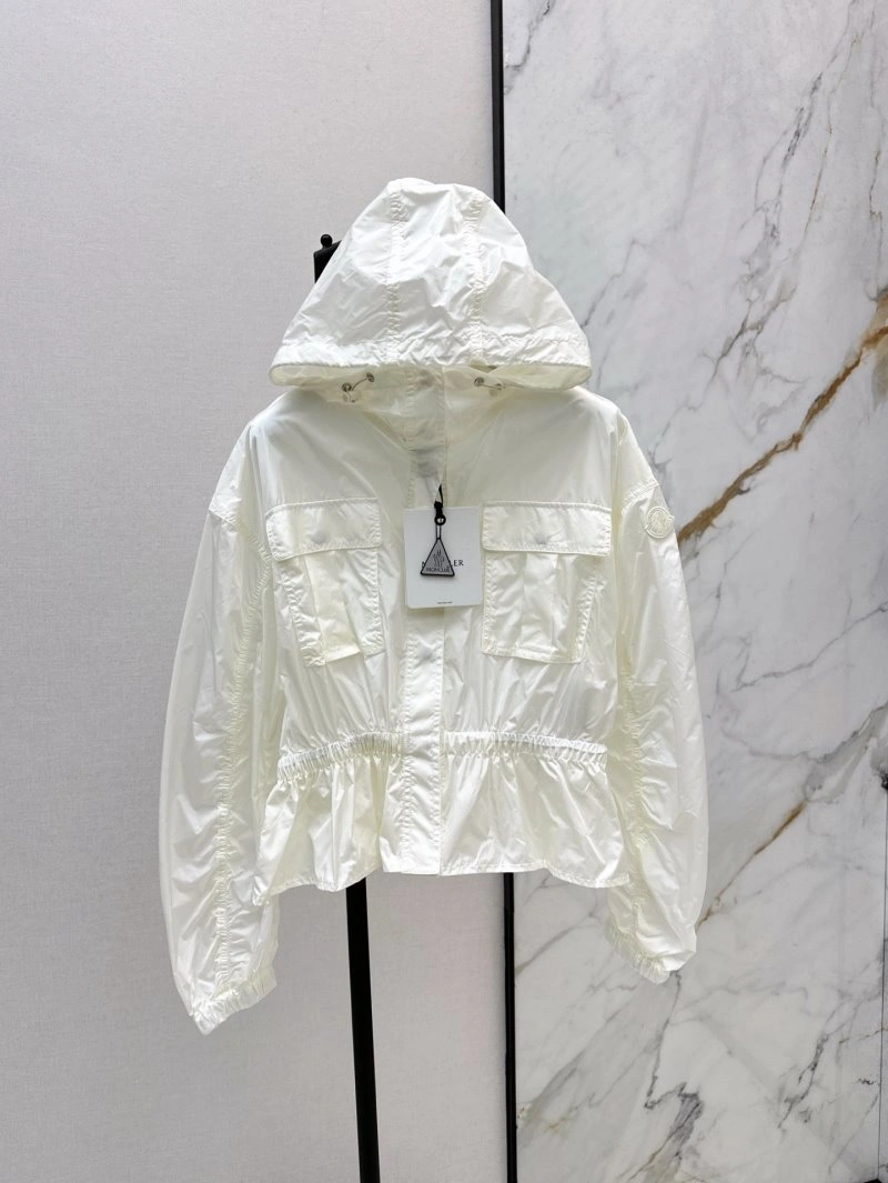 Lightweight Moncler Outwear 139628