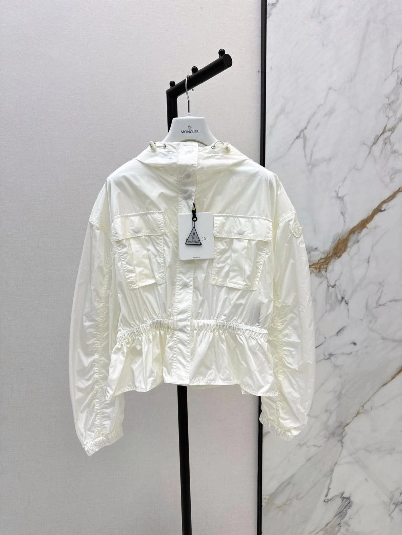 Lightweight Moncler Outwear 139628