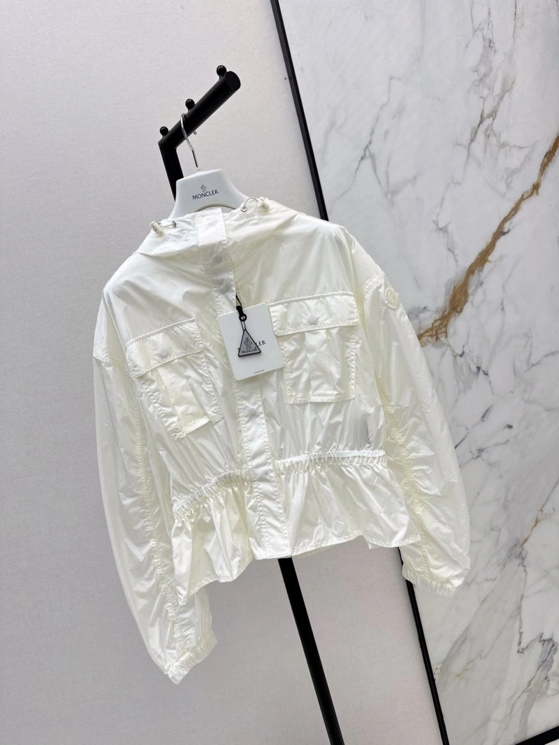 Lightweight Moncler Outwear 139628