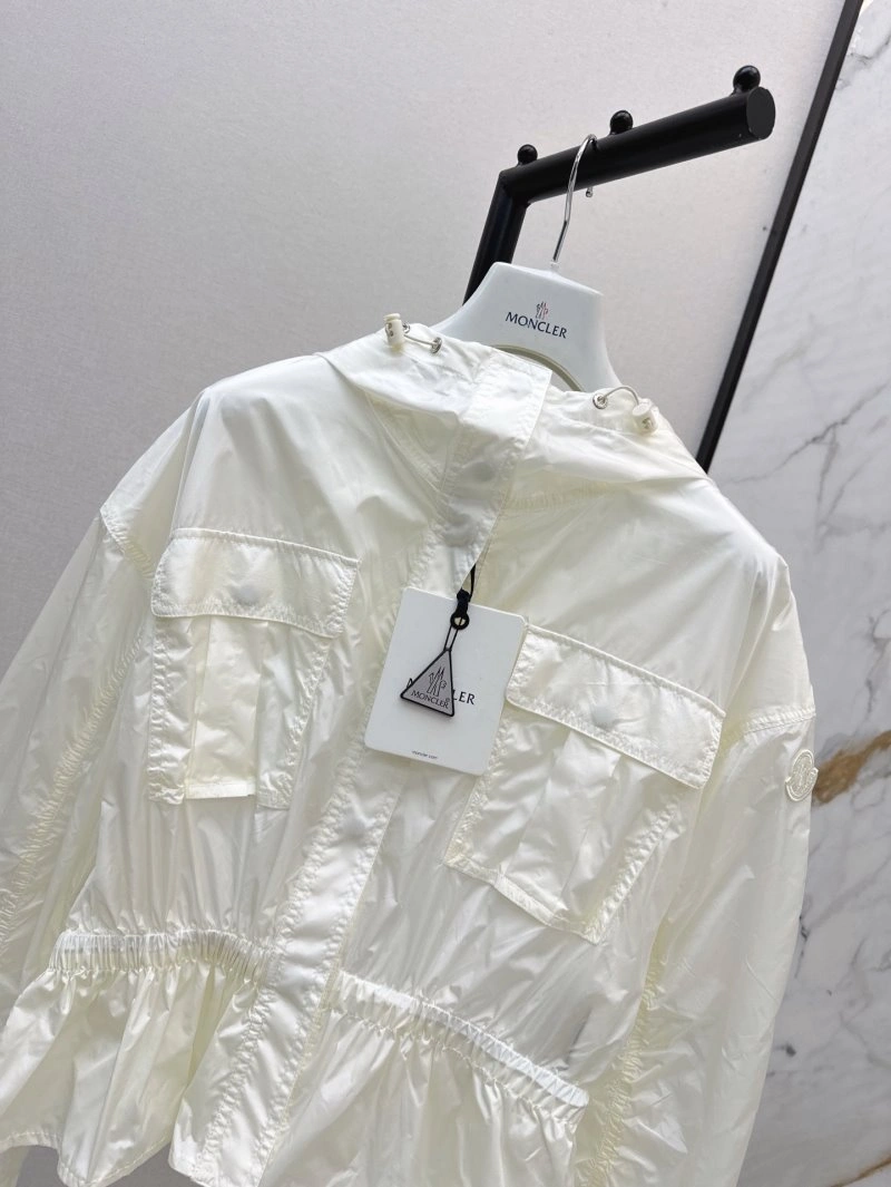 Lightweight Moncler Outwear 139628