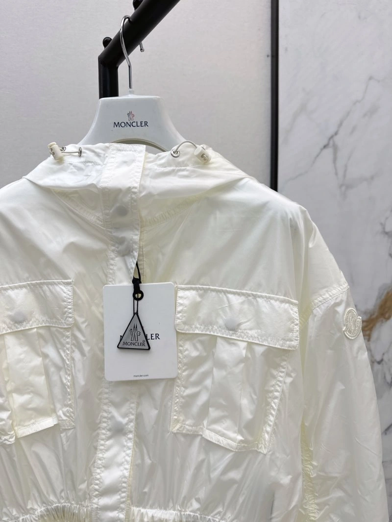 Lightweight Moncler Outwear 139628