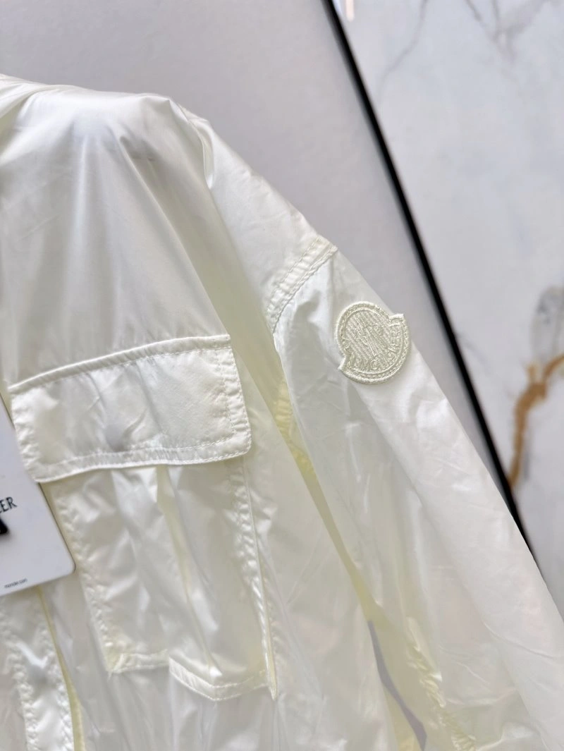 Lightweight Moncler Outwear 139628