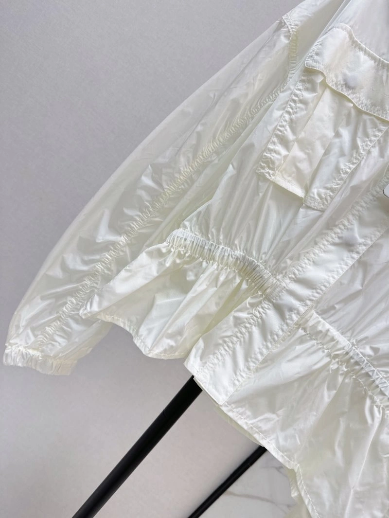 Lightweight Moncler Outwear 139628