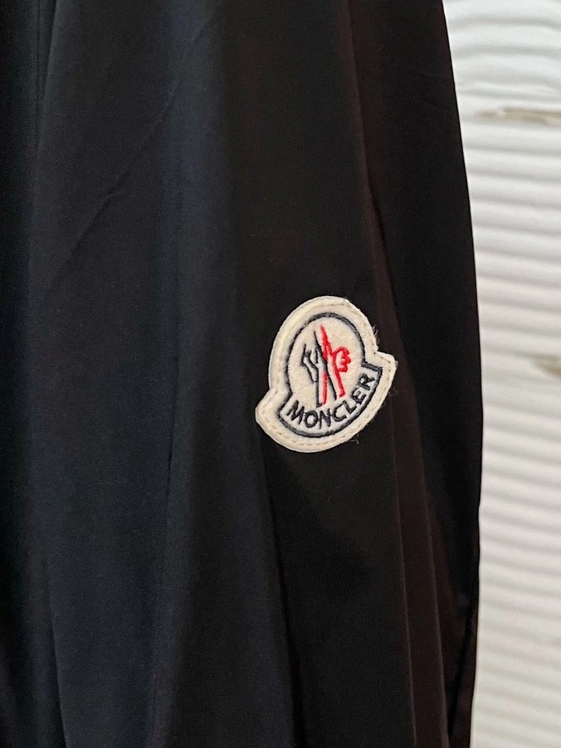 Moncler Outwear Minimalist 141590