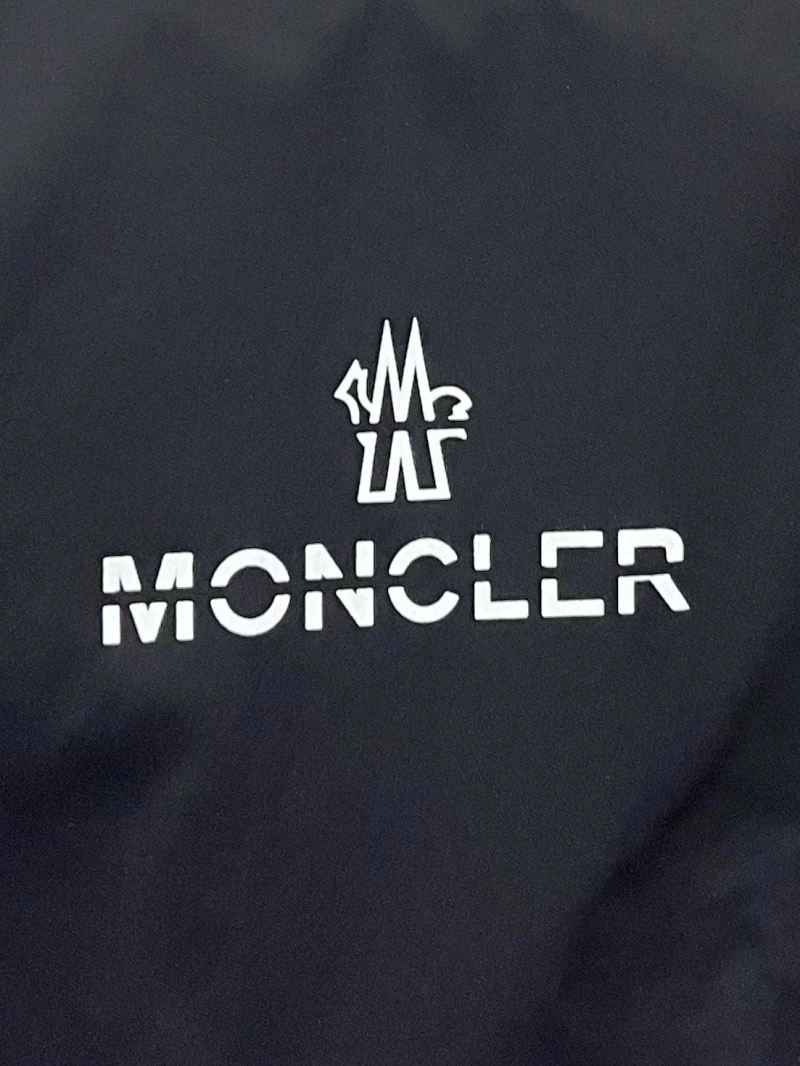 Moncler Outwear Bright 141579