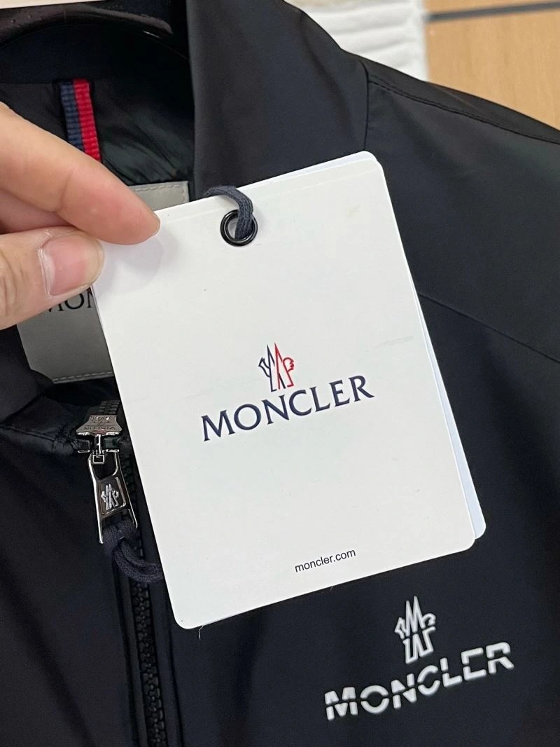 Moncler Outwear Bright 141579
