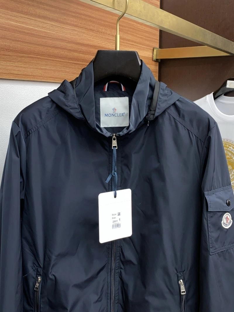 Minimalist Moncler Outwear 141580
