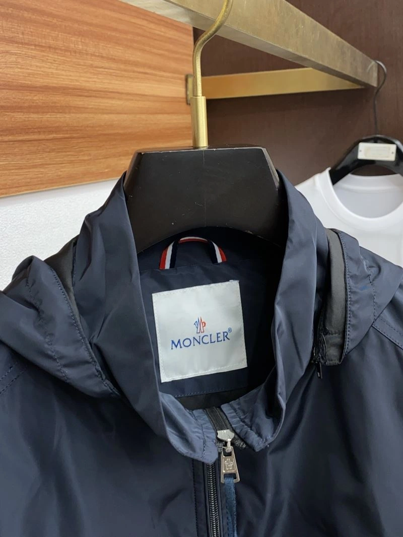 Minimalist Moncler Outwear 141580