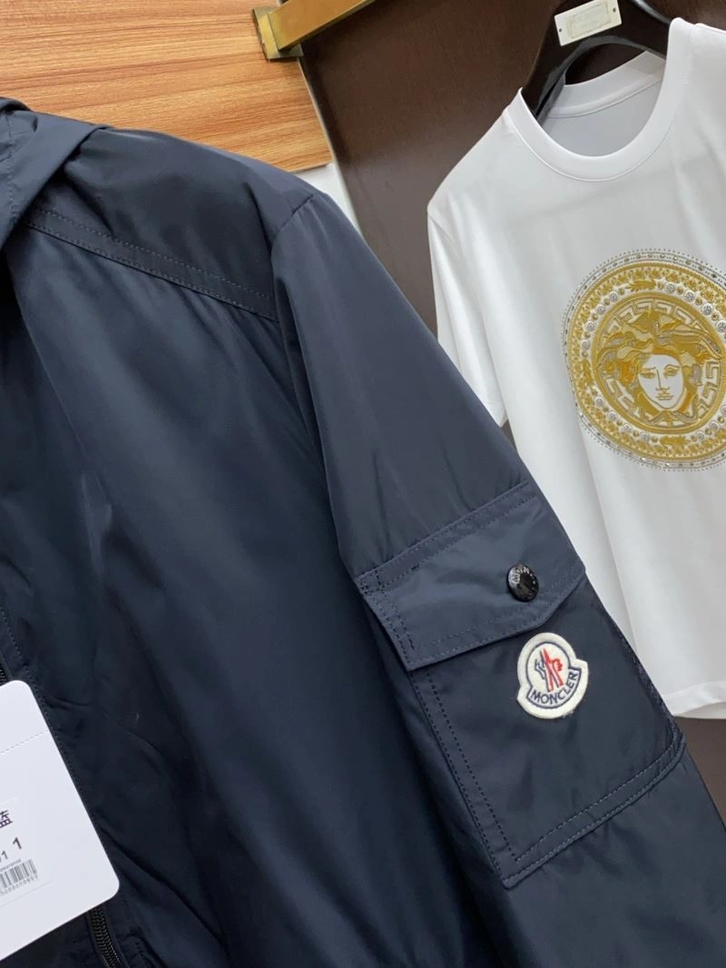Minimalist Moncler Outwear 141580