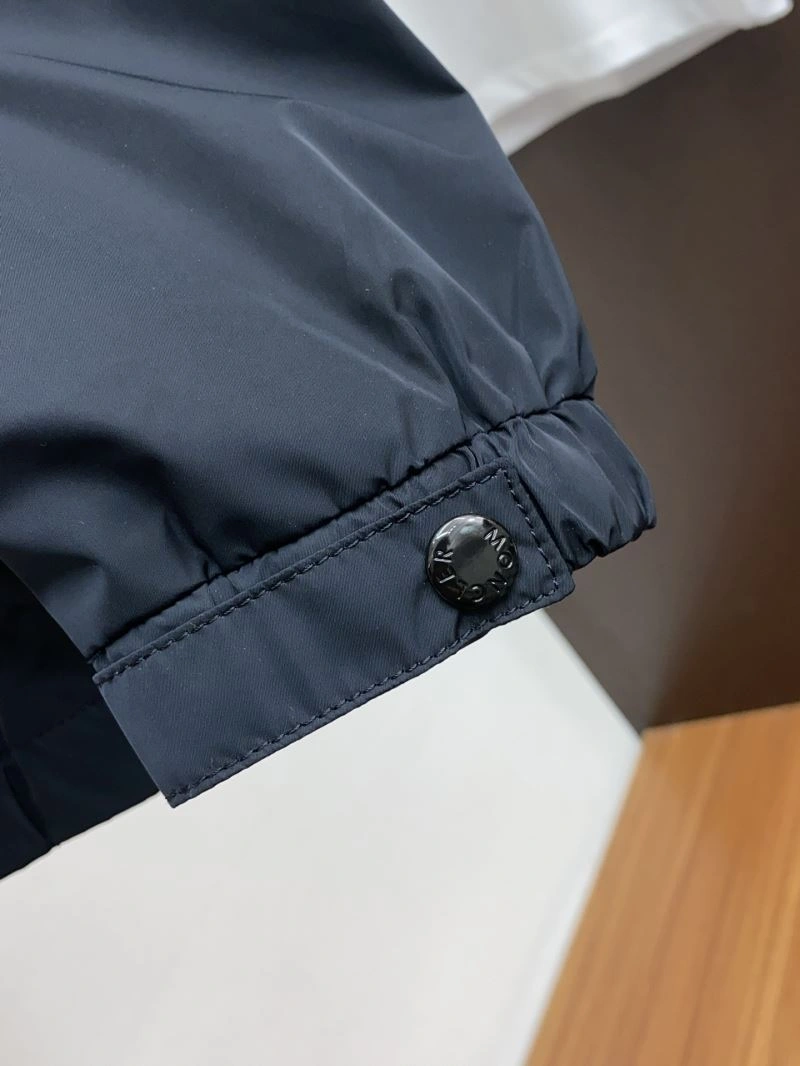 Minimalist Moncler Outwear 141580