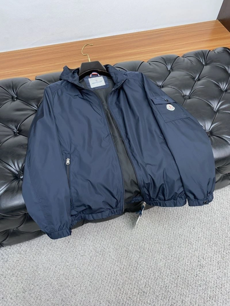 Minimalist Moncler Outwear 141580