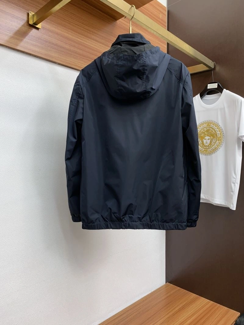 Minimalist Moncler Outwear 141580