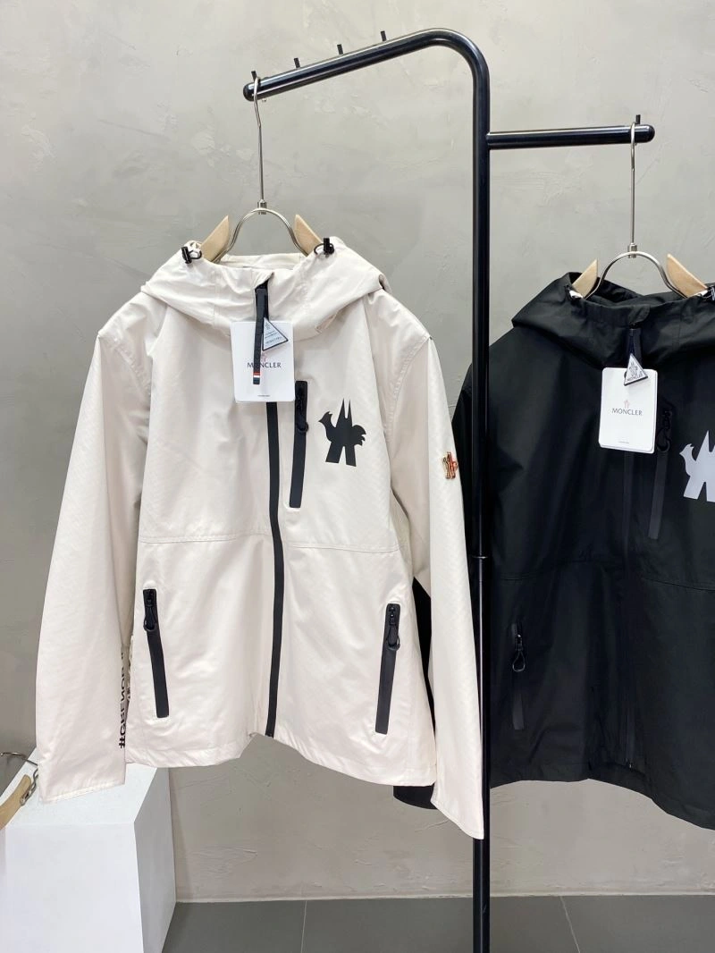 Breathable Moncler Outwear 141581