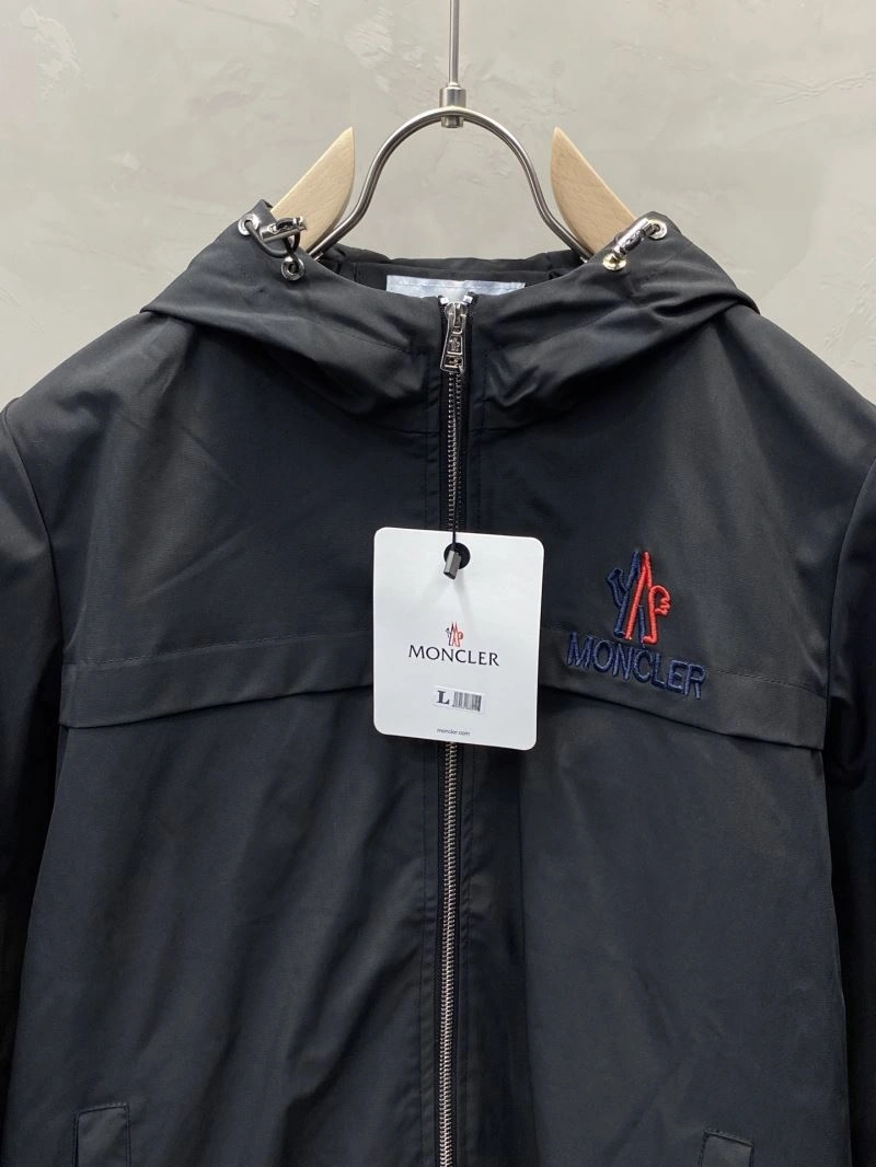 Moncler Outwear Durable 141578