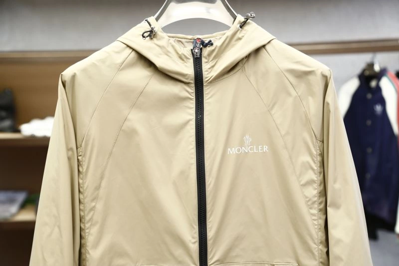 Moncler Outwear Durable 141584