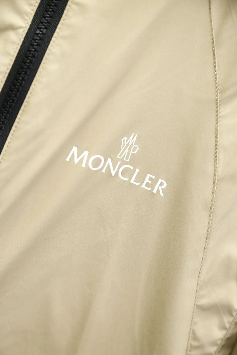 Moncler Outwear Durable 141584