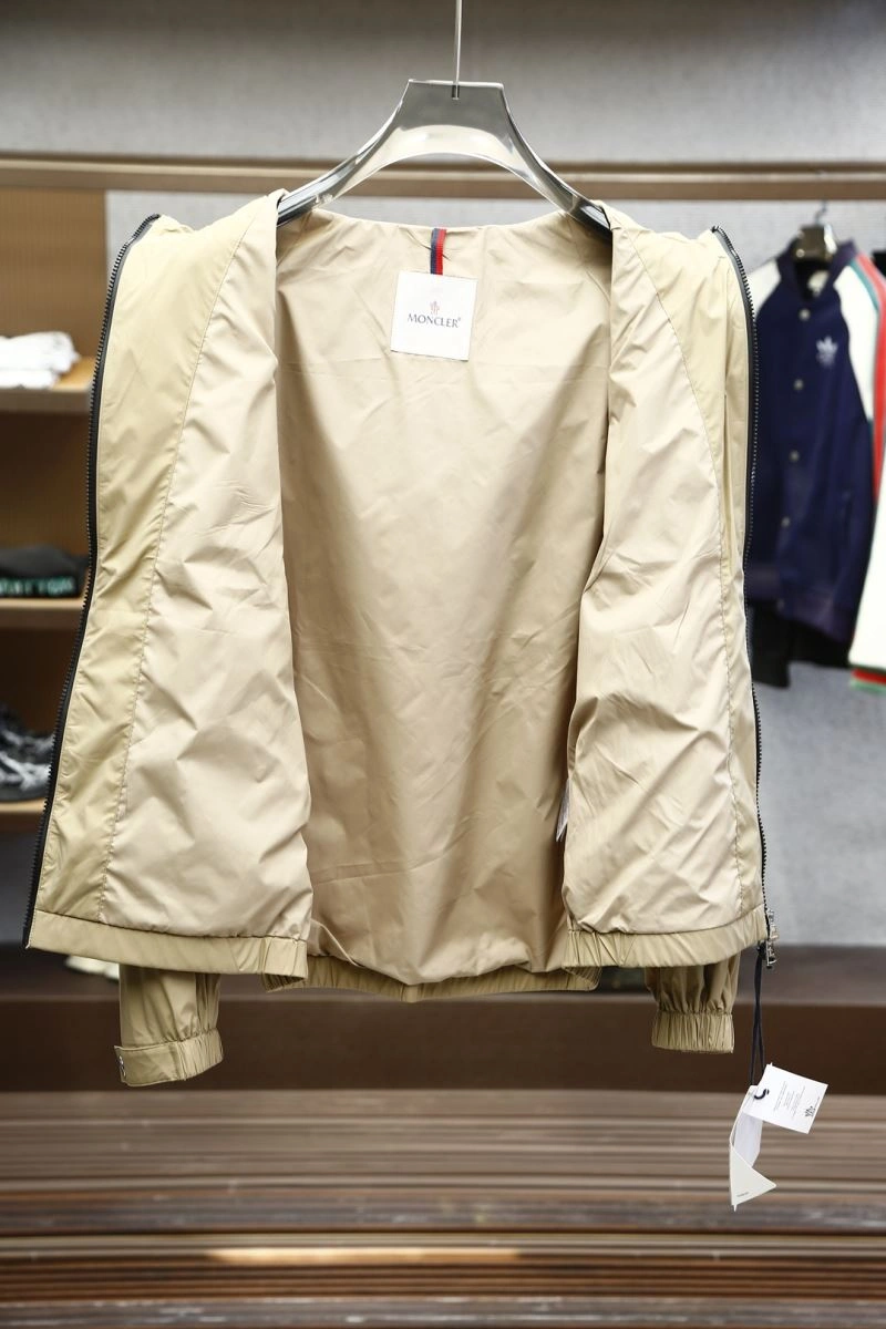 Moncler Outwear Durable 141584