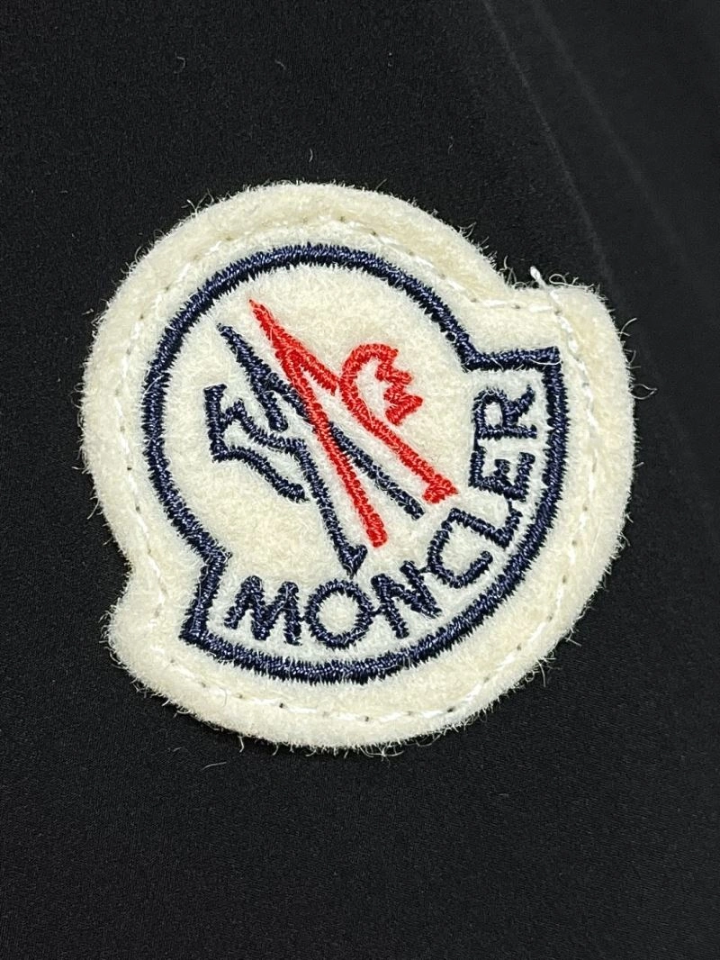 Moncler Outwear Minimalist 141596