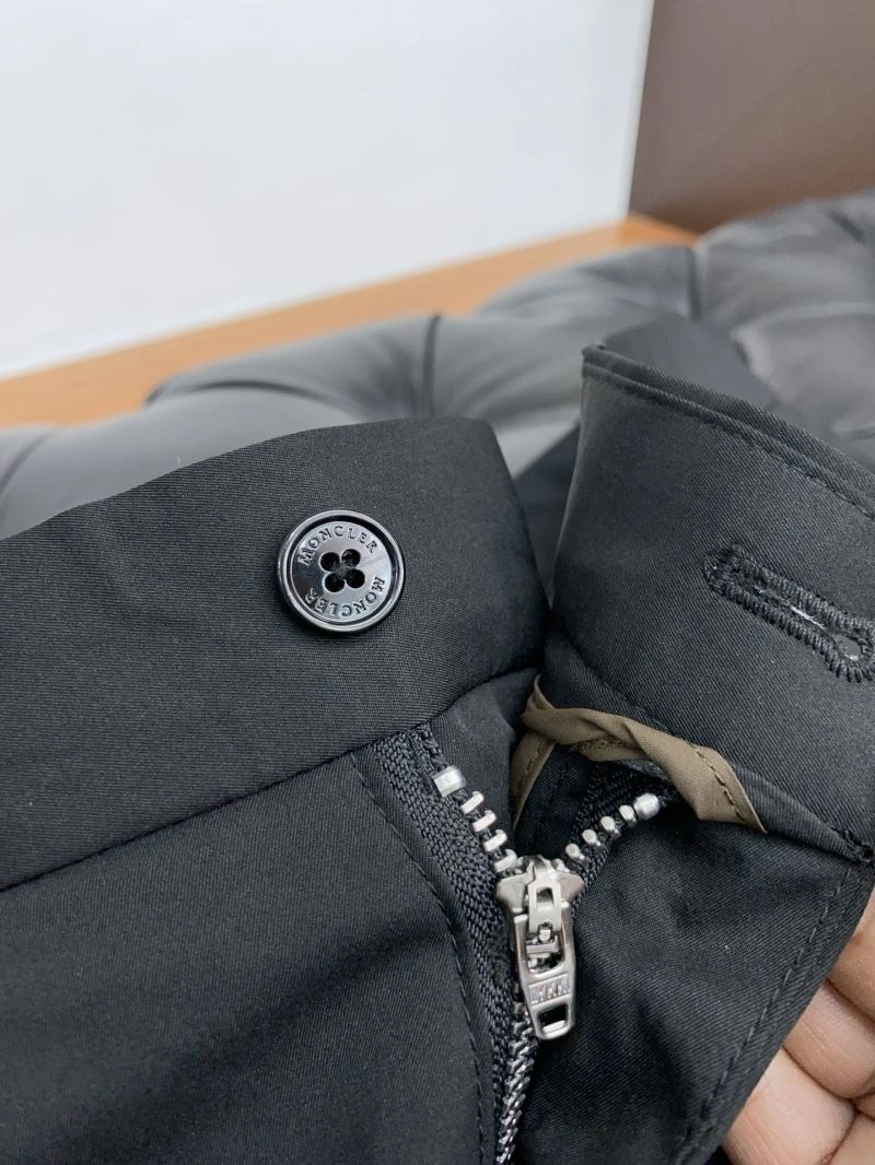Vibrant Moncler Outwear 141567